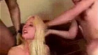 Melissa Lauren Gets In A Double Penetration Threesome - porn video