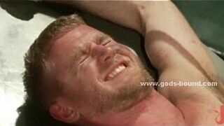 Strong gay chest is bound in thick rope - porn video